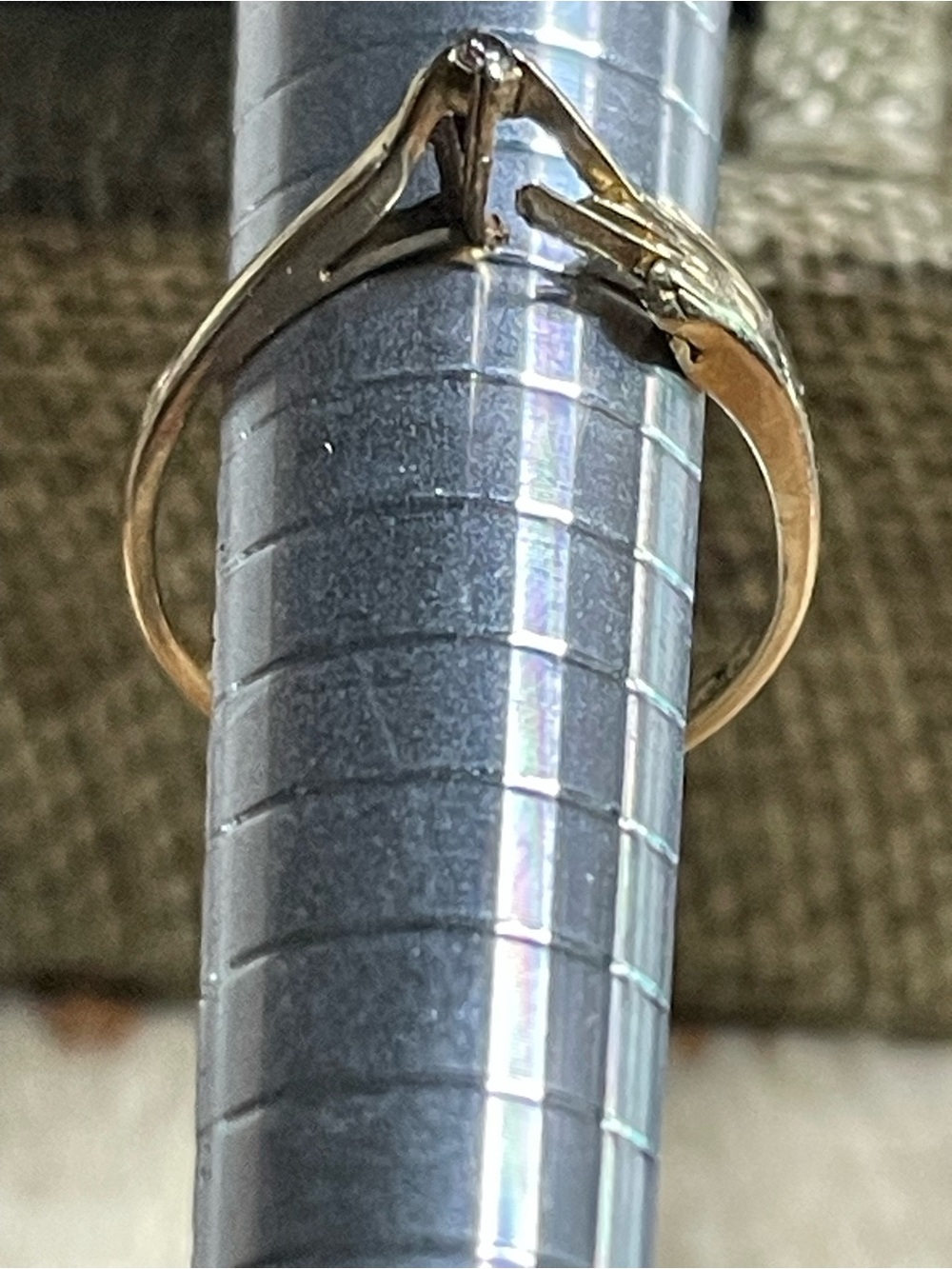 Estate find 10KT YELLOW GOLD AND A TINY DIAMOND SZ 6 Ring stamped 1.1 grams - Picture 7 of 7